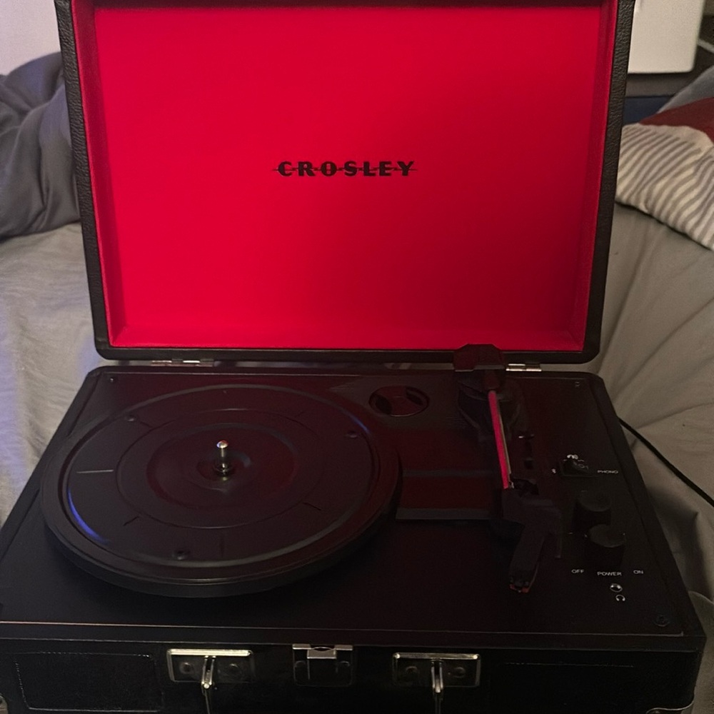 Record player with Bluetooth and headphone jack